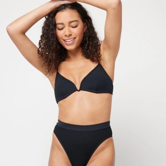 New L*Space Ribbed Helena Black Swim Bikini Top NWT Small - Picture 3 of 9